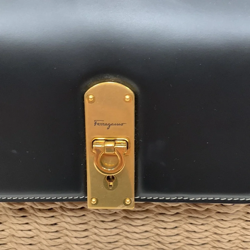 SALVATORE FERRAGAMO MEDIUM BOXYZ LEATHER TRIMMED NATURAL STRAW TOP HANDLE BAG - Picture 7 of 16